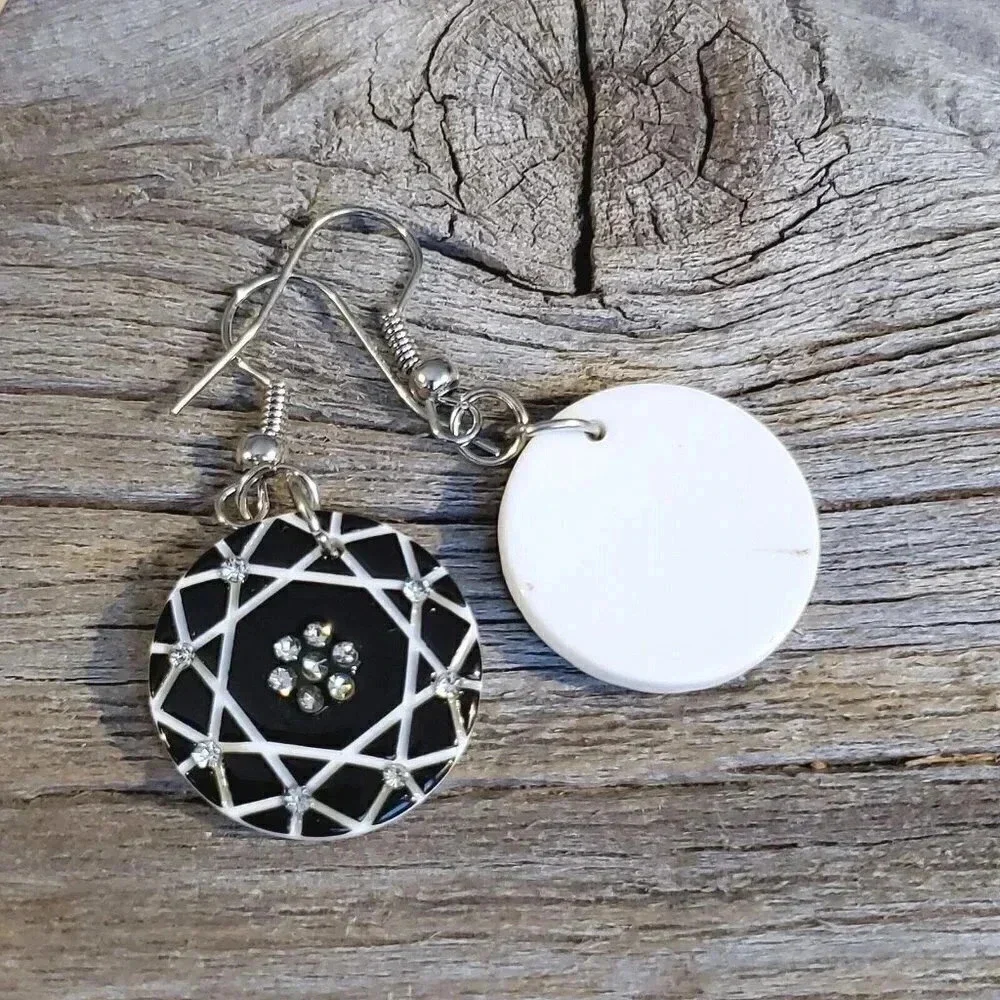 Vintage Y2K White Black Lucite Austrian Abstract Atomic Science Circles Earrings